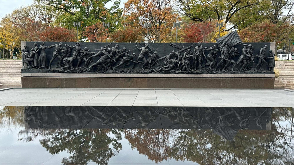 Reflecting pool at the World War I Memorial