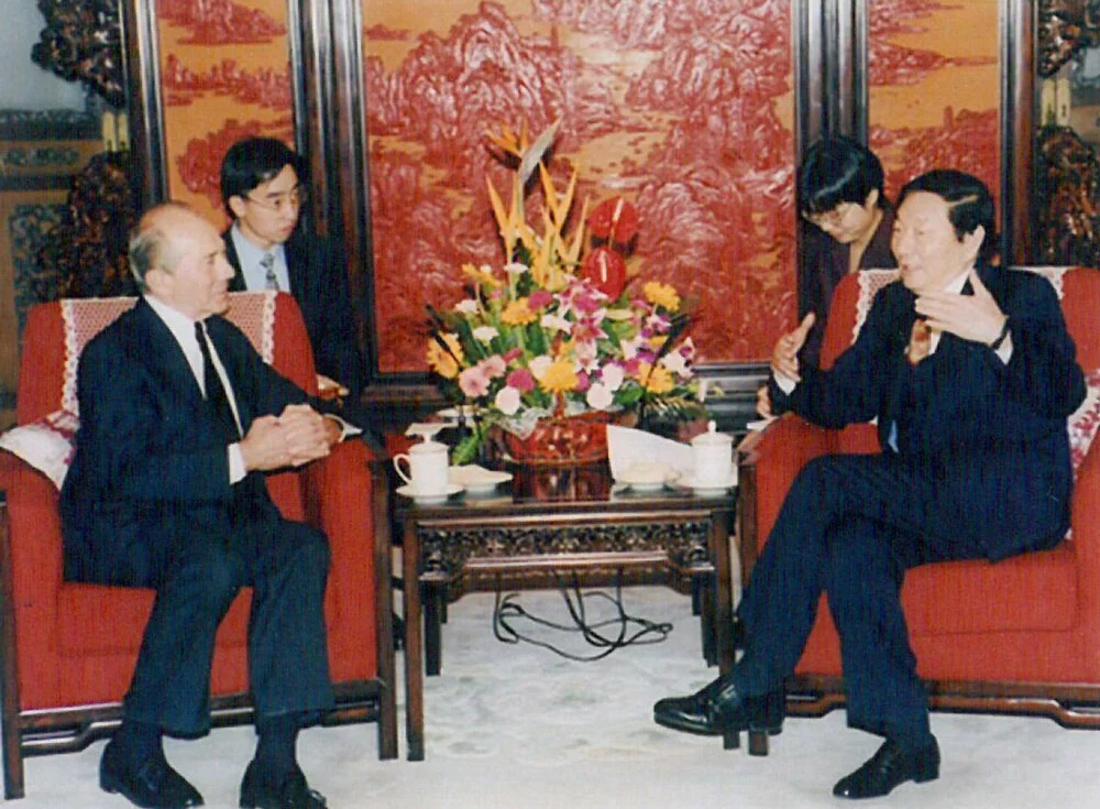 Mr. Greenberg appointed as Shanghai’s first Chairman of the International Business Leader’s Advisory Council by the city’s Mayor, Zhu Rongji, 1990. 2025/02/MRG-Zhu-Ronji.jpg 